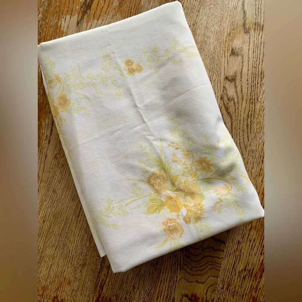 vintage MCM flat Twin Sheet Cottage Core Floral Yellow Gold Daisies Muslin Belk